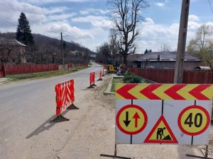Read more about the article Se lucrează în ritm alert la rețelele de gaze și canalizare din comuna Voinești