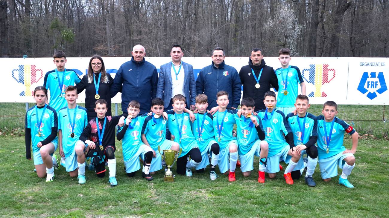 You are currently viewing Echipa de fotbal a comunei Bucșani, pentru a patra oară campioană județeană la Cupa Satelor