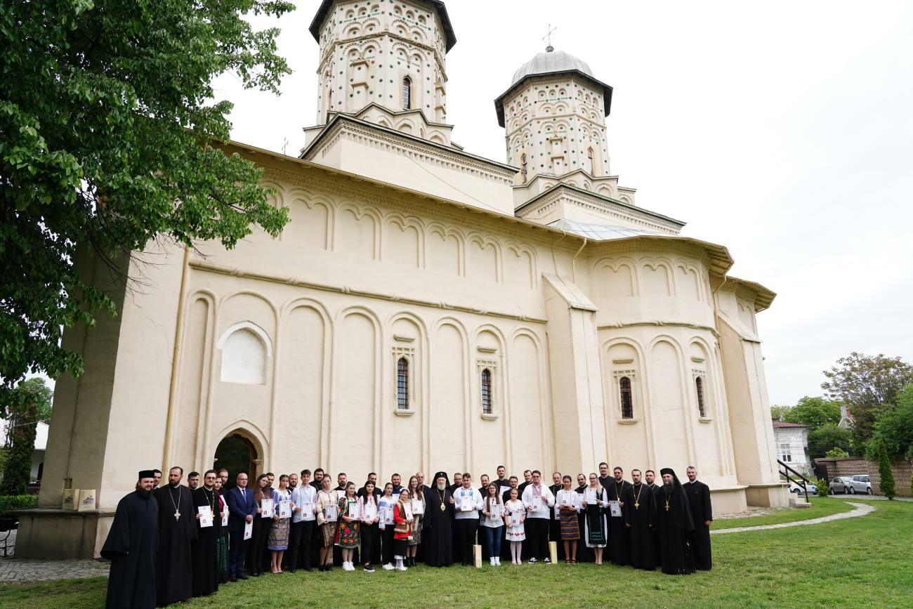 You are currently viewing MITROPOLITUL NIFON A PREMIAT PE TINERII PARTICIPANȚI LA ETAPA EPARHIALĂ A CONCURSULUI NAȚIONAL CATEHETIC „HRISTOS – CUVÂNTUL CARE VINDECĂ”