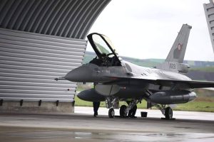Read more about the article Trei aeronave F-16 Fighting Falcon achiziționate de România de la Regatul Norvegiei au aterizat în Baza de la Câmpia Turzii