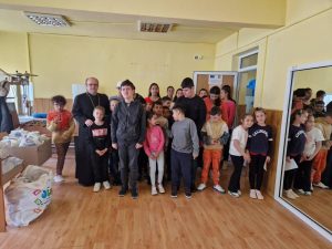 Read more about the article DARURI PENTRU COPII DIN PARTEA ARHIEPISCOPIEI TÂRGOVIȘTEI