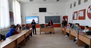 Read more about the article Activitate a polițiștilor de la prevenire pentru combaterea debutului de substanțe interzise la Școala Gimnazială Slobozia Moară