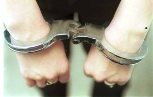 Read more about the article O femeie din Fierbinți, acuzată de tâlhărie calificată, a fost condammată la închisoare