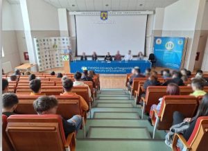 Read more about the article „Responsabilitatea socială și financiară a tinerilor economiști. Acțiune și reacțiune privind aspecte de viață” – Întâlnire interactivă la Universitatea Valahia din Târgoviște