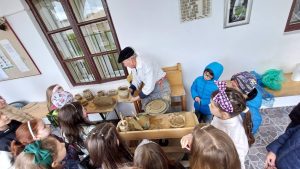 Read more about the article Peste 800 de elevi dâmbovițeni au învățat să fie mai buni, la „Școala altfel” a Centrului Județean de Cultură Dâmbovița