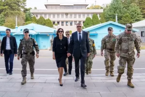 Read more about the article Presedintele Klaus Iohannis a vizitat DMZ – zona demilitarizată dintre Coreea de Sud si Coreea de Nord