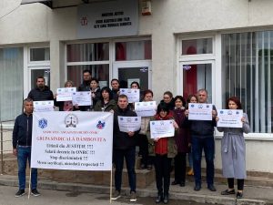 Read more about the article Protest la registrul Comerțului Dâmbovița – STOP DISCRIMINĂRII ȘI INECHITĂȚILOR SALARIALE!