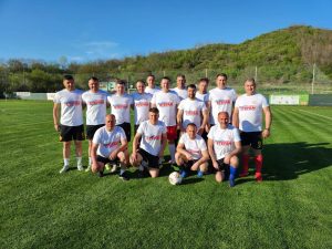 Read more about the article Fair play, între primarii dâmbovițeni, pe terenul de fotbal, ieri, la Aninoasa