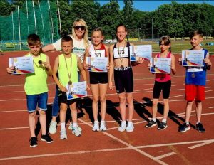Read more about the article Cei mai mici atleți de la CS Târgoviște au impresionat din plin la Campionatul Municipal! Au urcat de patru ori pe podium