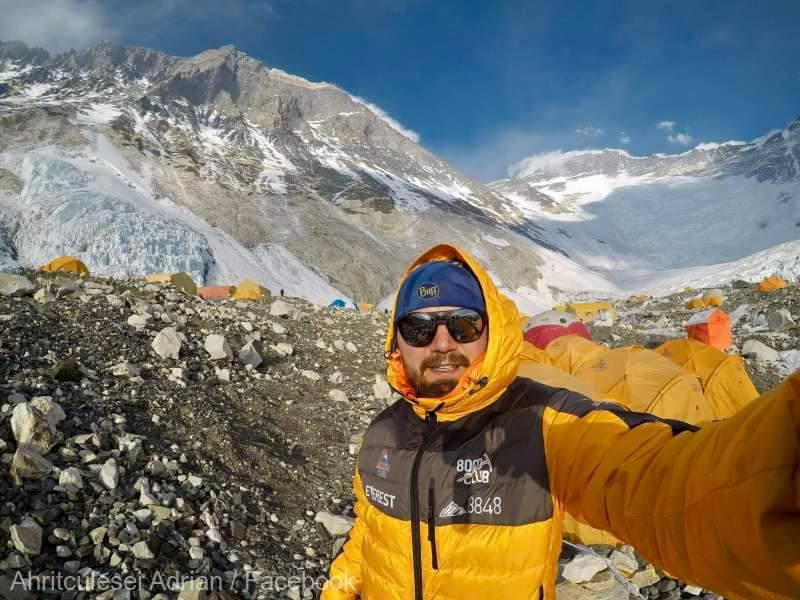 You are currently viewing Alpinistul Adrian Ahriţculesei a cucerit vârful Everest
