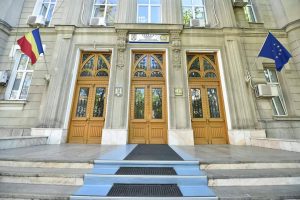 Read more about the article Procurorii DNA au dispus trimiterea în judecată a unui director din cadrul Complexului Energetic Oltenia pentru trafic de influență