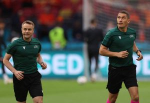 Read more about the article Dâmbovițeanul Vasile Marinescu va fi arbitru asistent la finala Europa League, dintre Atalanta și Bayer Leverkusen