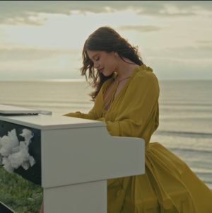Read more about the article Dayana lansează ,,Ard”, o odă a iubirii arzătoare