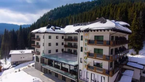 Read more about the article Cei trei frați care au omorât un bărbat din Târgoviște la un hotel din Padina au fost eliberaţi din închisoare și sunt în arest la domiciliu