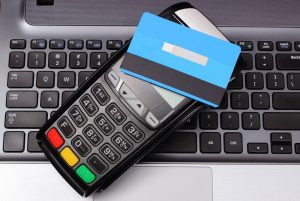 Read more about the article Toți comercianții, obligați să accepte plata cu cardul, începând de duminică