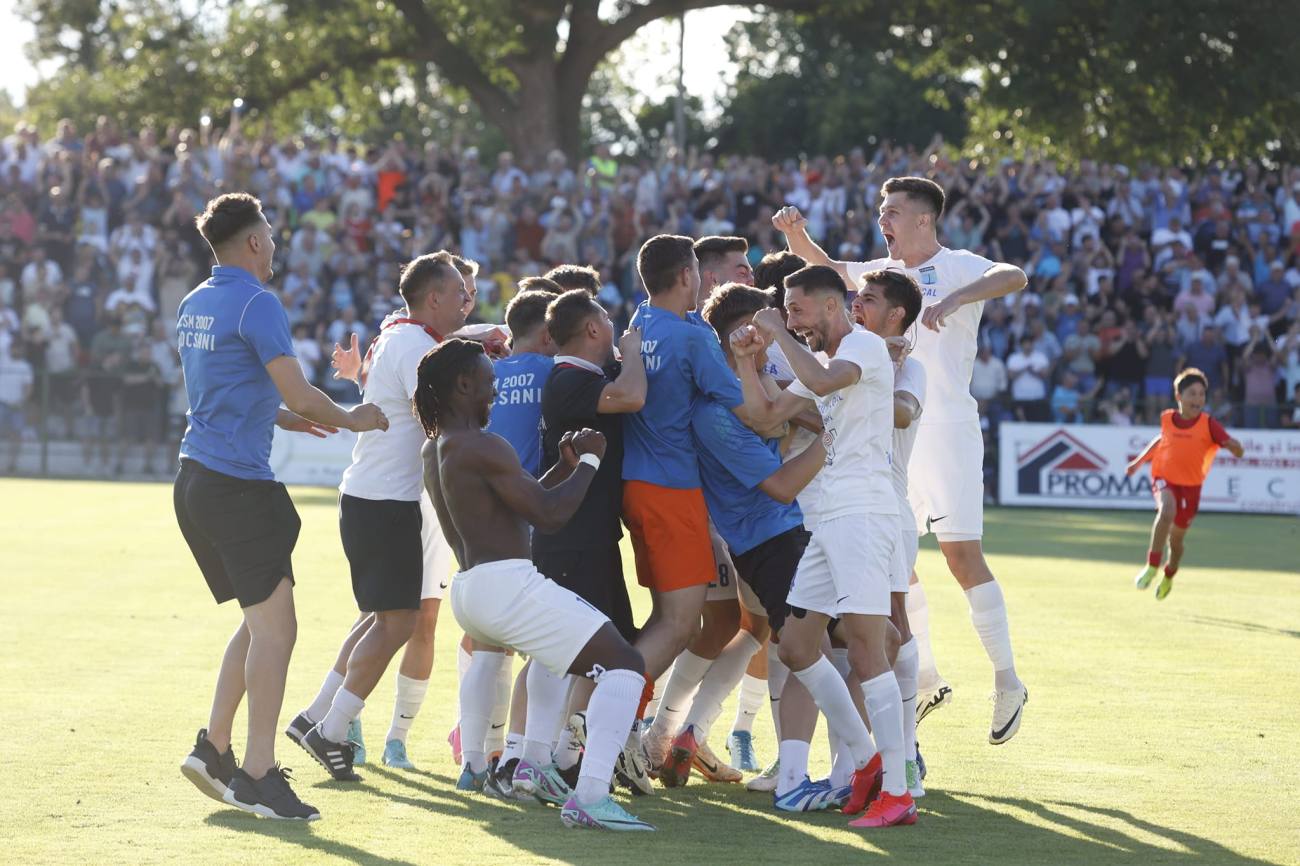 You are currently viewing Doi fotbaliști dâmbovițeni au promovat cu CSM Focșani în Liga 2, după o victorie superbă cu CS Dinamo București