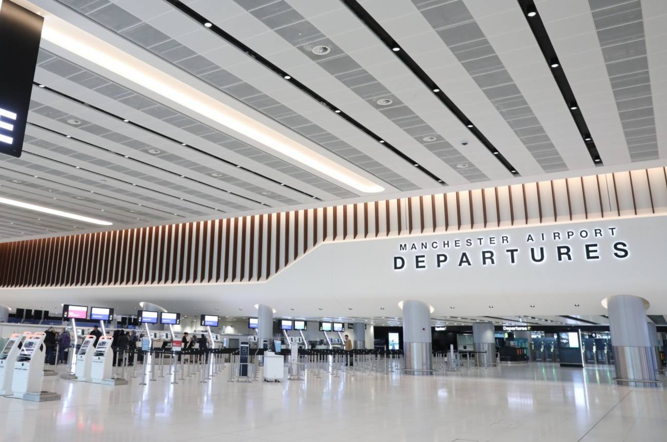 You are currently viewing Zboruri anulate și întârzieri majore pe aeroportul Manchester după întreruperea curentului electric