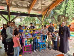 Read more about the article ARHIEPISCOPIA TÂRGOVIȘTEI A OFERIT DARURI BENEFICIARILOR „CENTRULUI DE ZI PENTRU COPII CU AUTISM ȘI SINDROM DOWN SF. MARIA”