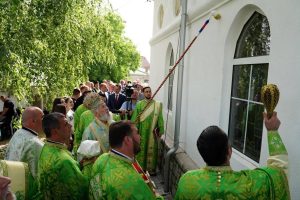 Read more about the article VIDEO – ÎPS PĂRINTE MITROPOLIT NIFON A SFINȚIT BISERICA PAROHIEI ALBA DIN TÂRGOVIȘTE