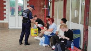 Read more about the article Activități informativ-preventive, desfășurate de polițiști în gara din municipiul Târgoviște