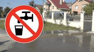 Read more about the article Locuitorii din Aninoasa își petrec serile tot fără apă la robinete. Compania de Apă nu vine nici cu răspunsuri, nici cu soluții pentru neplăcerile create