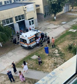 Read more about the article Explozie la un liceu din Bolintin Vale. Doi elevi au ajuns la spital