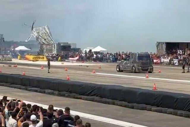 You are currently viewing Un adolescent a fost grav rănit la o cursă de drag racing pe Aeroportul din Arad