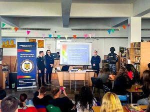 Read more about the article Reprezentanții Penitenciarului Mărgineni promovează cariera de polițist de penitenciare în liceele dâmbovițene