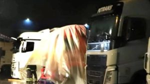 Read more about the article Un șofer român de TIR a fost găsit mort și fără un braț pe o plajă din Italia