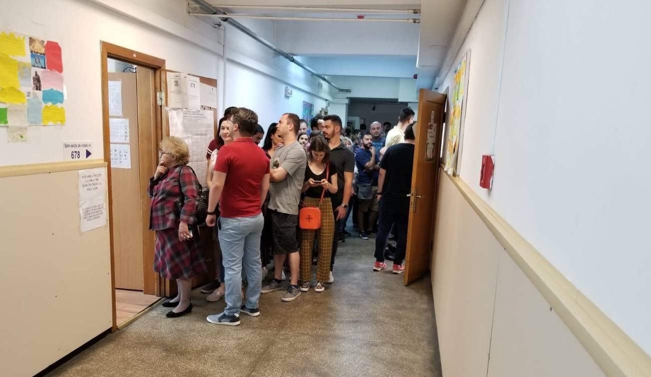 You are currently viewing Peste 30% prezență la vot, în județul Dâmbovița, la ora 14.00