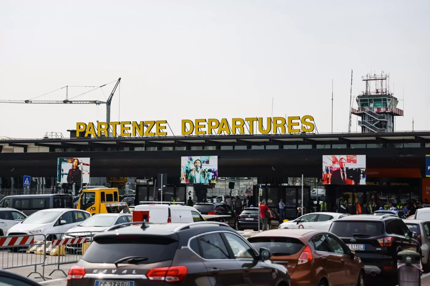 You are currently viewing Principalul aeroport din Milano va purta numele fostului premier italian Silvio Berlusconi