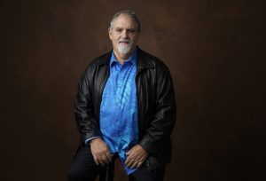 Read more about the article A murit Jon Landau, producătorul filmelor „Titanic” și „Avatar”