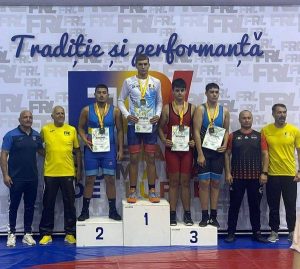 Read more about the article Un sportiv de la CS Târgoviște a cucerit medalia de argint la Campionatul Național de lupte U15