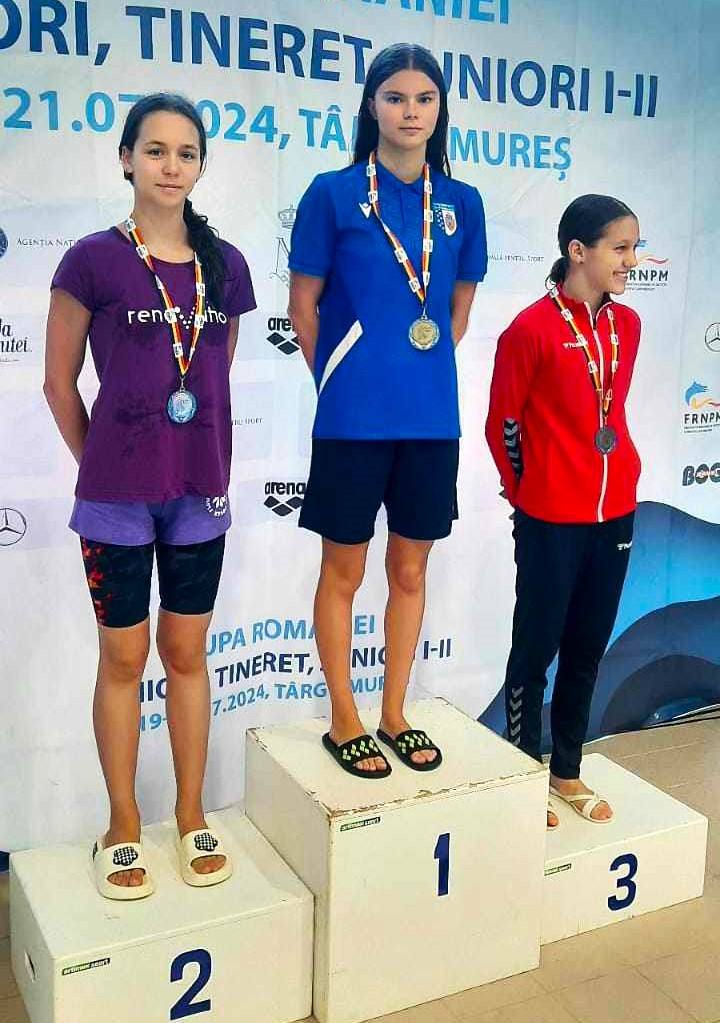 You are currently viewing Târgovișteanca Anastasia Udroiu-Ivan a cucerit trei medalii în primele două zile de concurs la Cupa României. În proba de 400 m liber a luat aurul