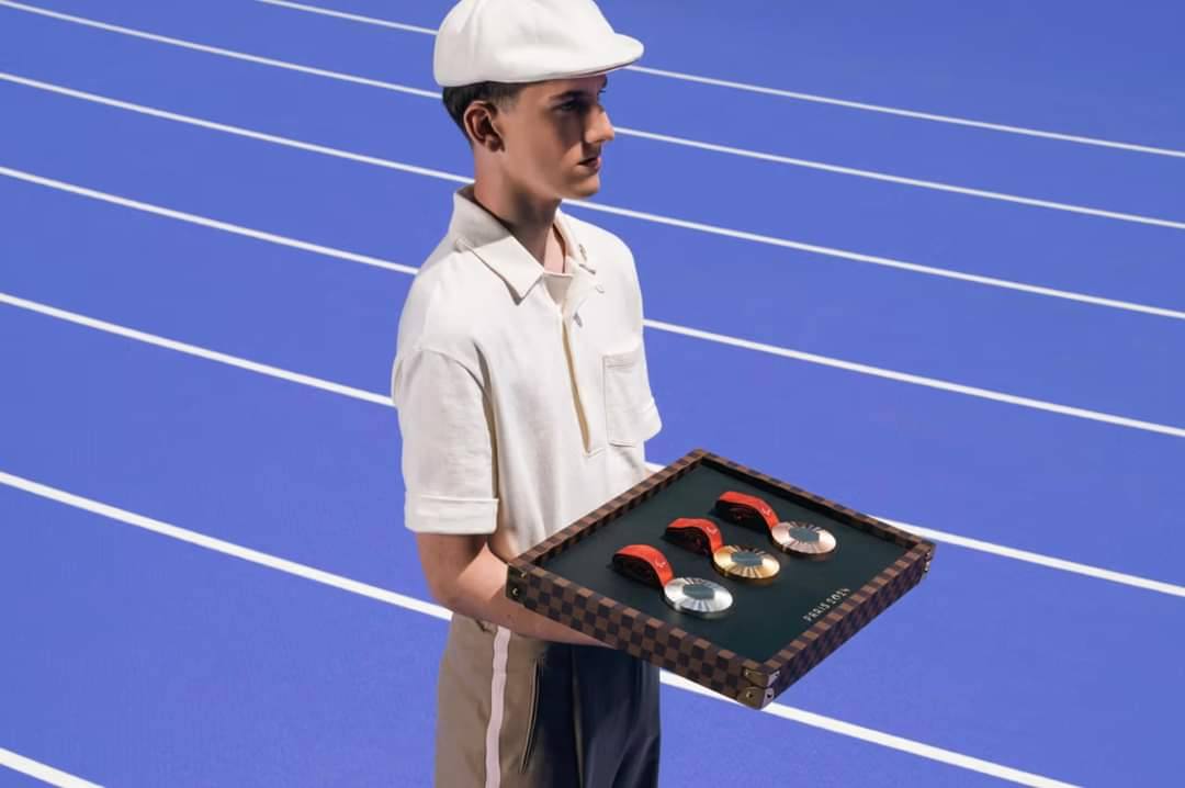 You are currently viewing La Paris, Medaliile Olimpice vor fi prezentate pe tăvi Louis Vuitton