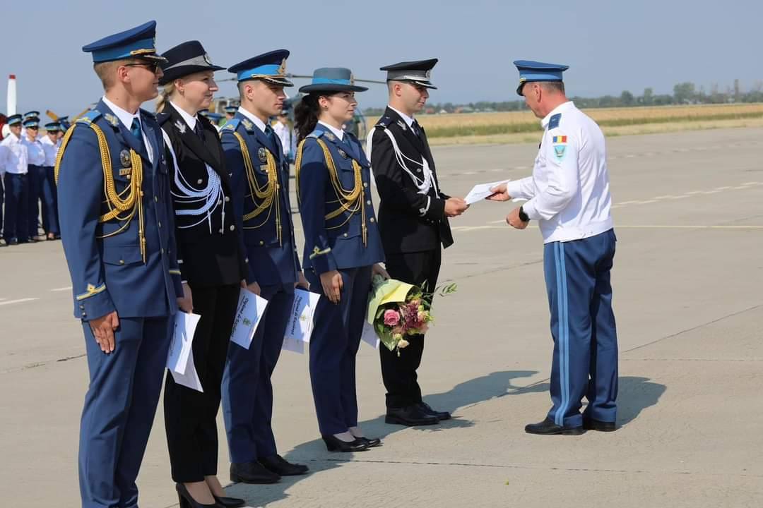 You are currently viewing FESTIVITATEA DE ACORDARE A BREVETULUI ȘI INSIGNEI DE PILOT MILITAR