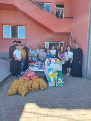 Read more about the article CENTRUL DE ASISTENȚĂ MEDICO-SOCIALĂ DE LA NICULEȘTI A PRIMIT DARURI DIN PARTEA UNOR PAROHII ALE ARHIEPISCOPIEI TÂRGOVIȘTEI