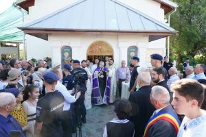Read more about the article VIDEO – A FOST SFINȚITĂ BISERICA PAROHIEI LAZURI