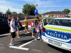 Read more about the article DÂMBOVIȚA: Pe timpul vacanței, activitățile preventive sunt continuate de polițiștii de la Biroul Siguranță Școlară