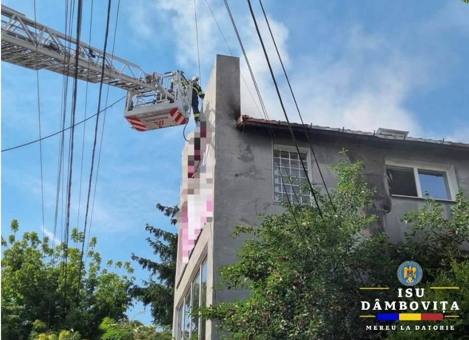 You are currently viewing Incendiu la un imobil din Târgoviște. Pompierii au intervenit!
