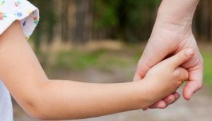 Read more about the article Asistenții maternali, obligați să aibă studii liceale sau profesionale