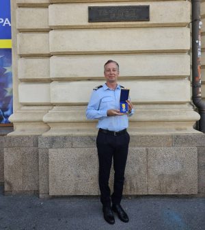 Read more about the article Doi pompieri decorați pentru spiritul de sacrificiu dovedit în seara exploziei catastrofale de la Crevedia