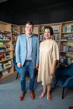 Read more about the article Maria Dinulescu este invitata lui Ionuț Vulpescu, astăzi, la Avangarda