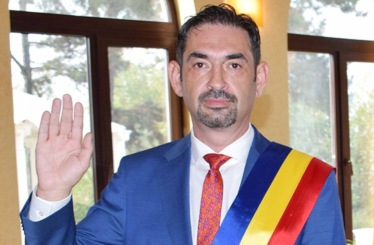 You are currently viewing Primarul orașului Slatina, care a pierdut alegerile din 9 iunie, demisionează