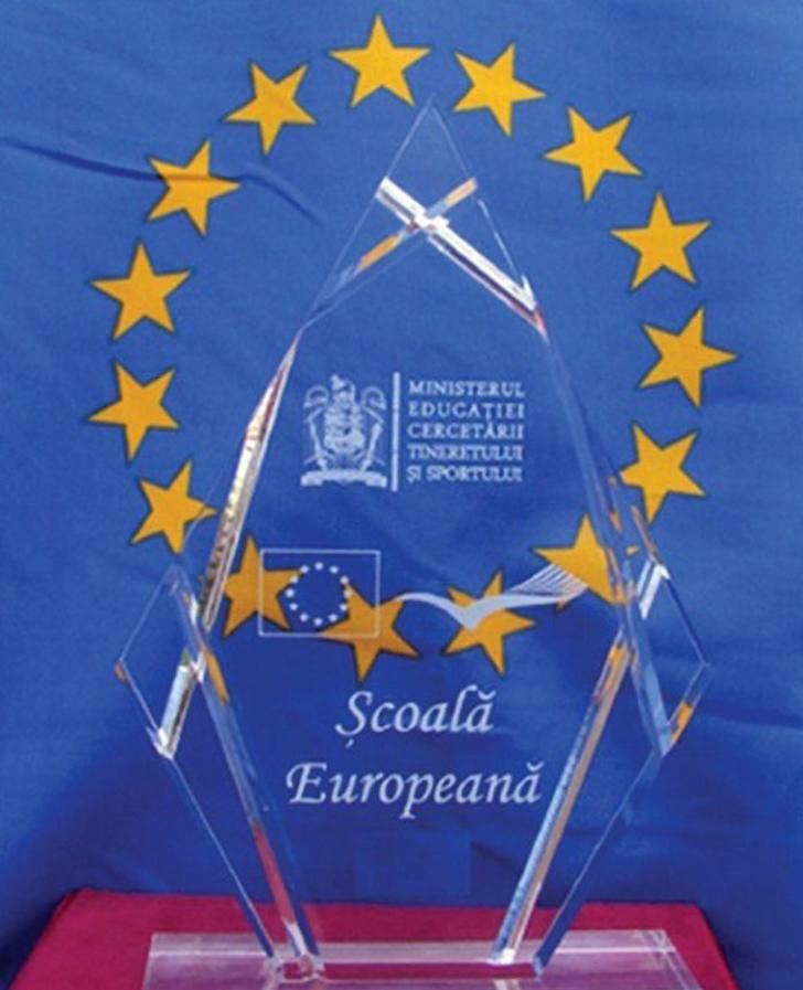 You are currently viewing 104 unități de învățământ preuniversitar primesc titlul de „Școală Europeană” în urma competiției din acest an. 13 sunt din județul Dâmbovița