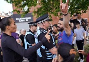 Read more about the article Nouă cetățeni români au fost reținuți după violențele din Leeds