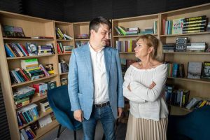 Read more about the article Actrița Catrinel Dumitrescu, invitata lui Ionuț Vulpescu, la microfonul Avangarda