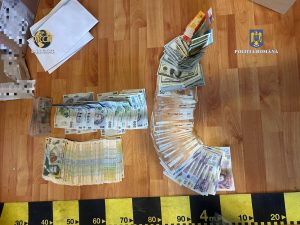 Read more about the article DÂMBOVIȚA: 14 PERCHEZIȚII ÎNTR-UN DOSAR DE CONSTITUIREA UNUI GRUP INFRACȚIONAL ȘI TRAFIC DE DROGURI DE RISC ȘI DE MARE RISC