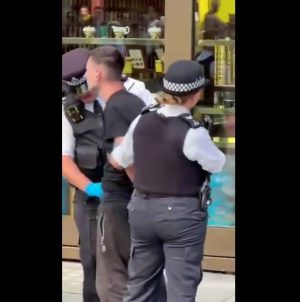 Read more about the article MAE: Bărbatul acuzat că a înjunghiat o fetiţă într-o piaţă din centrul Londrei este român