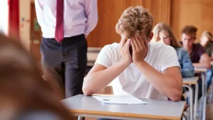 Read more about the article Doi elevi dâmbovițeni au fost eliminați din examen, la prima probă scrisă a Bacalaureatului de toamnă